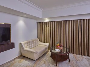 Habitación Deluxe | Minibar, caja fuerte, escritorio y espacio para trabajar con un portátil