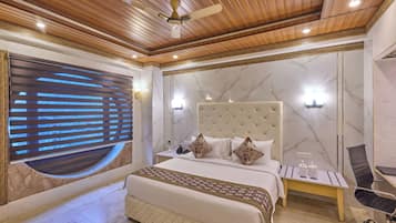 Quarto premium | Frigobar, cofres nos quartos, escrivaninha