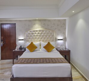 华丽客房 | 迷你吧、客房内保险箱、办公桌、笔记本电脑工作区