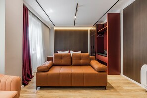 Deluxe Queen Room | In-room safe, blackout drapes, iron/ironing board, free WiFi - Hotel Aquila D (Durrës)