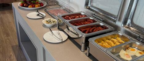 Daily continental breakfast (EUR 7 per person)