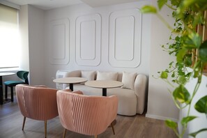 Kontinental morgenmad hver dag (7 EUR pr. person)