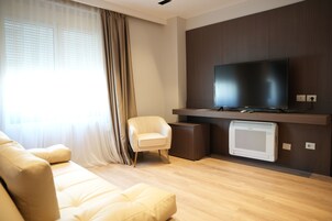 Deluxe Room | In-room safe, blackout drapes, iron/ironing board, free WiFi