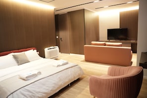 Chambre Double Deluxe | Coffres-forts dans les chambres, rideaux occultants