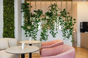 Daily continental breakfast for a fee - Hotel Aquila D (Durrës)