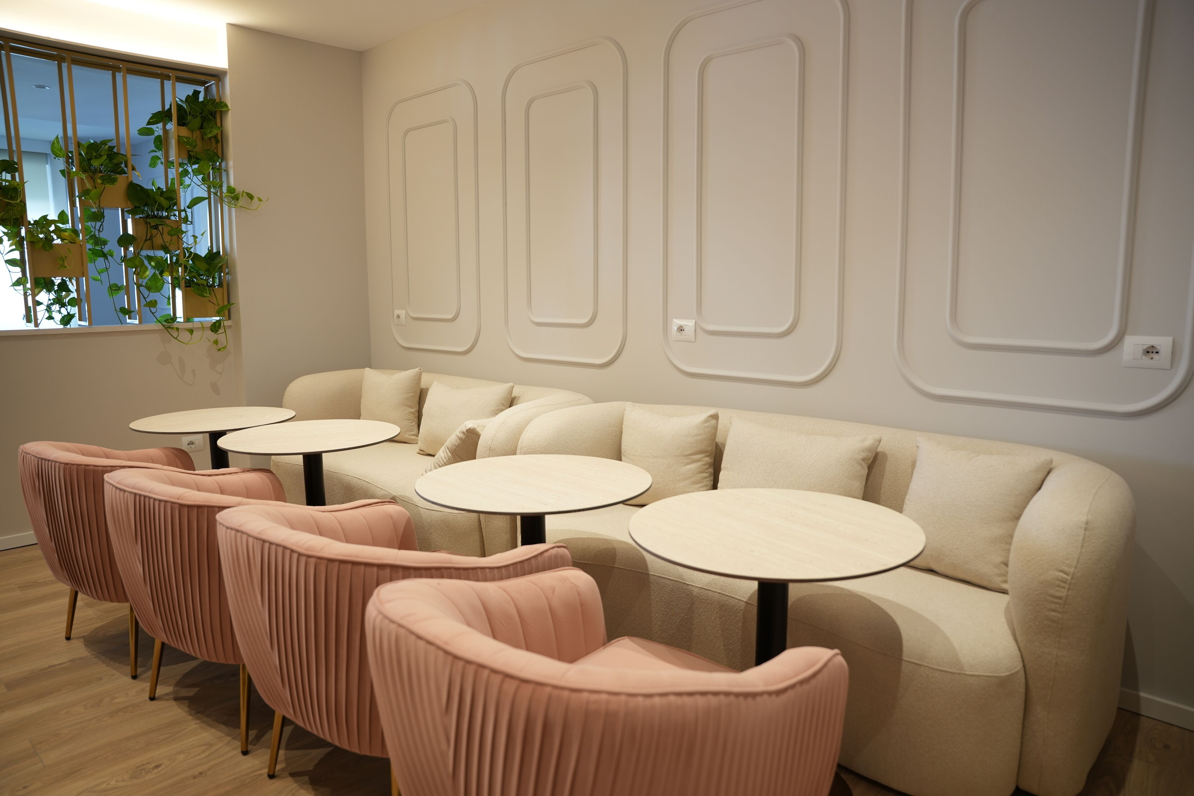 Se ofrece un desayuno continental (7 EUR por persona)