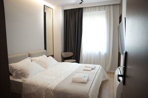 Double Room | In-room safe, blackout drapes, iron/ironing board, free WiFi