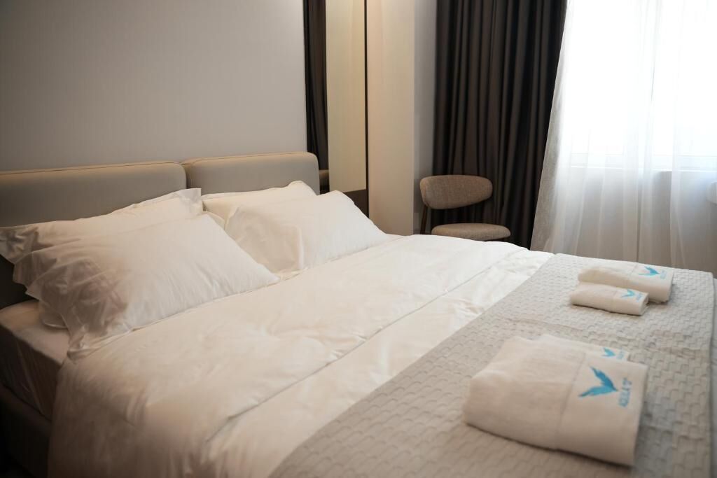 Double Room | In-room safe, blackout drapes, iron/ironing board, free WiFi