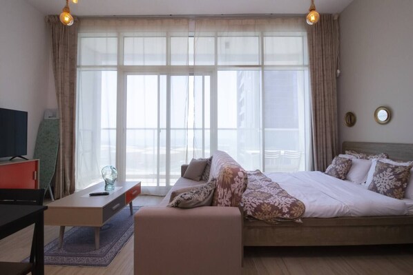 1 bedroom, WiFi, bed sheets - Stylish & Comfortable Studio With all Amenities-813 (dubai)
