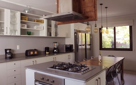 Private kitchen. Cómoda Casa con jardín en Las Condes