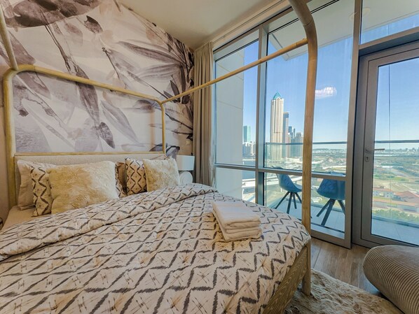 2 bedrooms, desk, iron/ironing board, WiFi