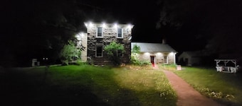 Hills and Valleys of Silver Creek – A Timeless 5 Bedroom Century Home Retreat.