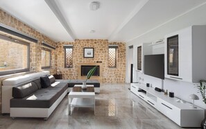 Smart TV, fireplace, stereo - Aeolia Villa Athenian Riviera (Athens)