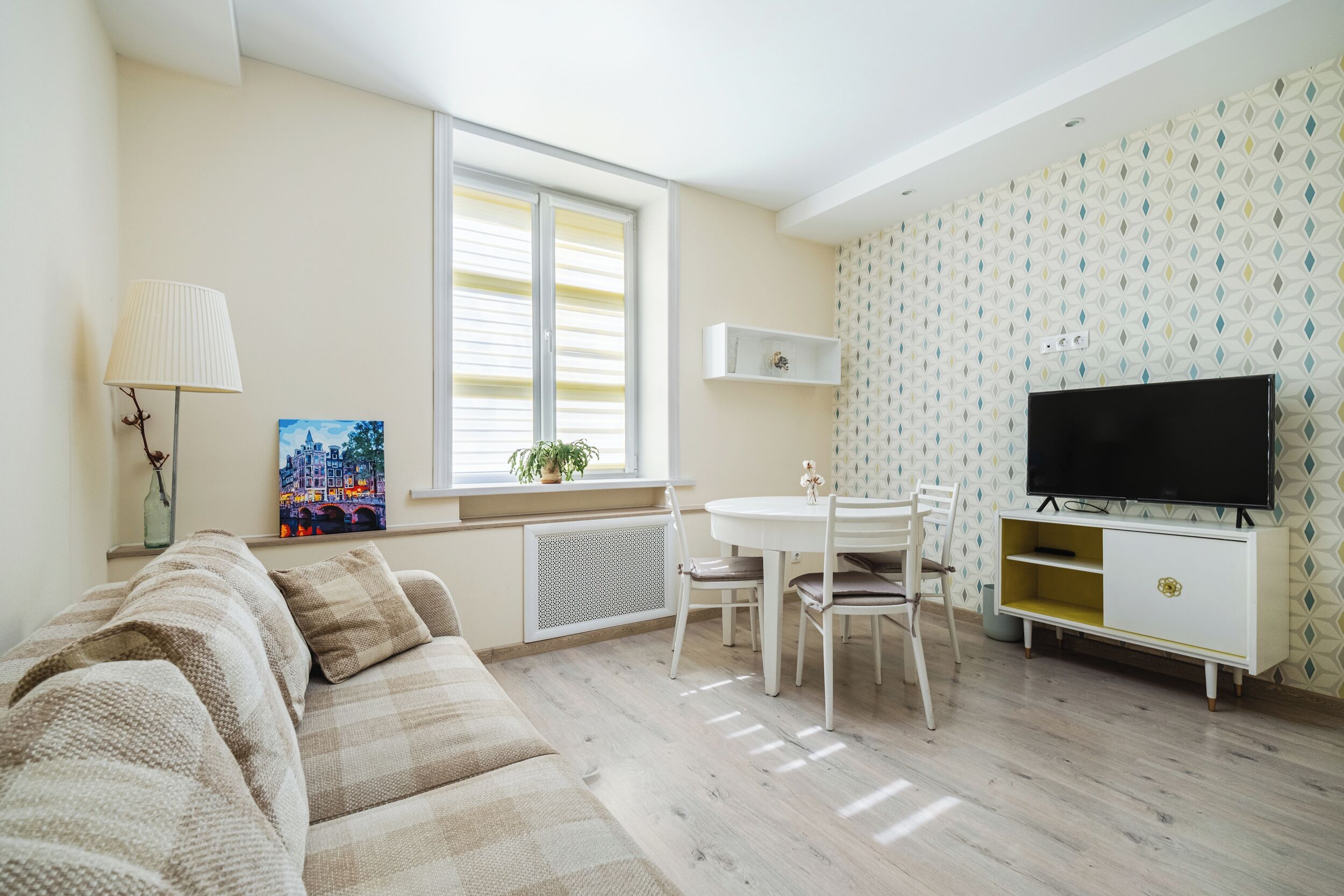 Deluxe Apartment, City View | Living area | 42-inch LCD TV with cable channels