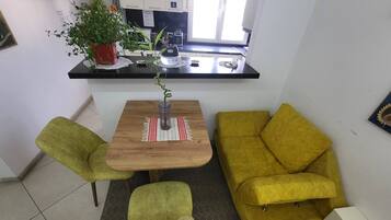 Dormitorio condiviso, 1 camera da letto, fumatori, balcone | Soggiorno