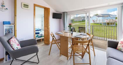 ChyAnTowan - Two bedroom beach chalet 5 minute walk across dunes to Hayle Beach