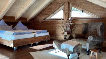 2 bedrooms, travel crib, free WiFi, bed sheets