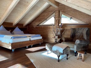 2 bedrooms, travel cot, free WiFi, bed sheets