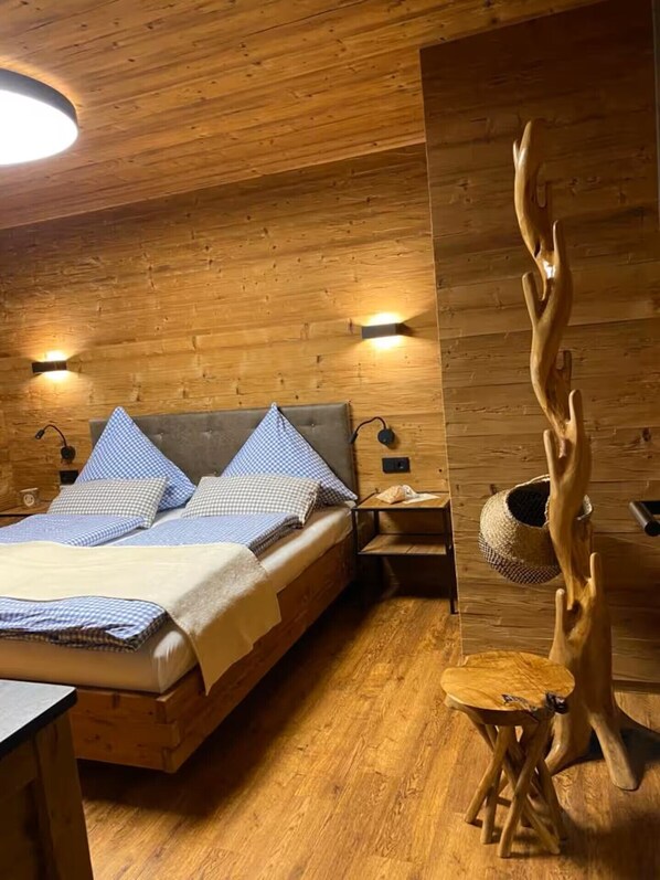 2 Schlafzimmer, Reisekinderbett, kostenloses WLAN, Bettwäsche
