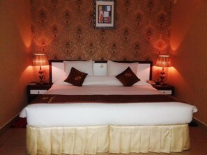 6 chambres, fer et planche à repasser, Wi-Fi, draps fournis