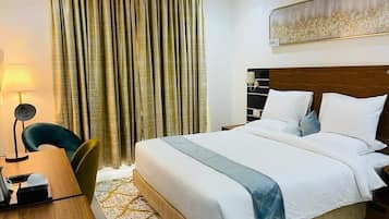 Iron/ironing board, WiFi, bed sheets