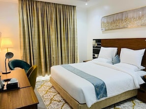 Ferros/tábuas de passar roupa, Wi-Fi, roupa de cama