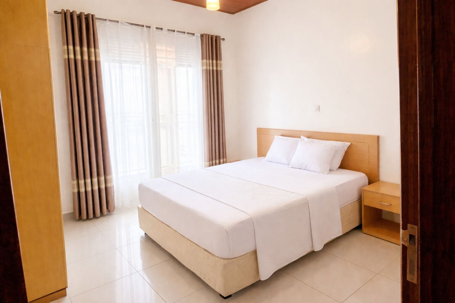 6 dormitorios, tabla de planchar con plancha, wifi y ropa de cama