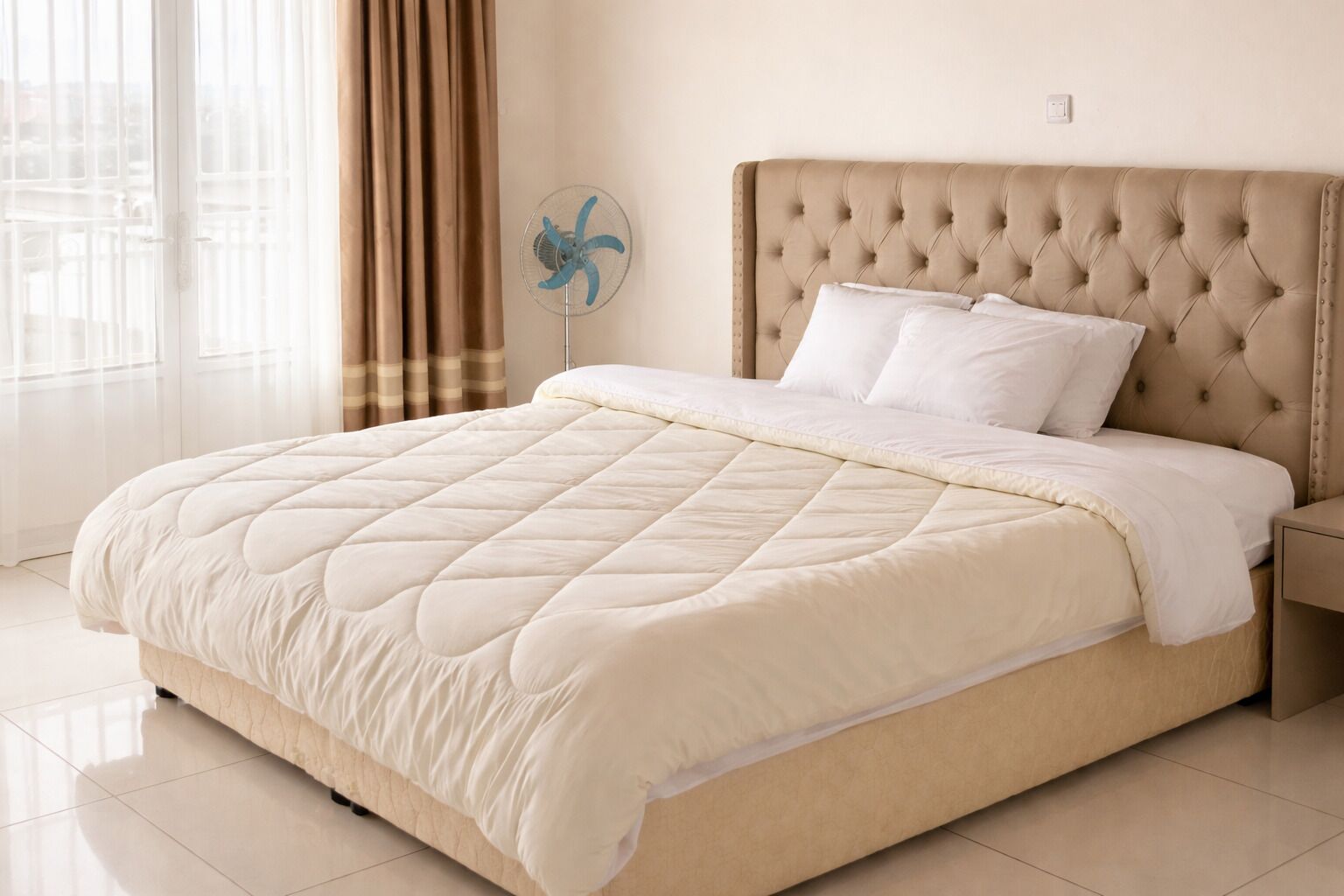 6 bedrooms, iron/ironing board, WiFi, bed sheets