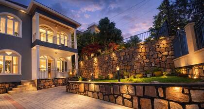 SILVER UMUBANO LIGHT RESIDENCE