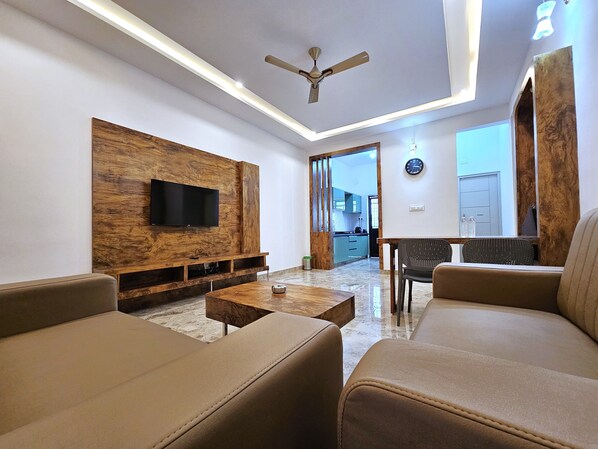 Classic Apartment, City View | Living area
