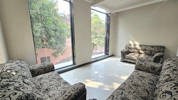 Royal Room, City View | Iron/ironing board, free WiFi