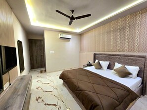 Habitación Deluxe doble, vistas al jardín | Tabla de planchar con plancha y wifi gratis