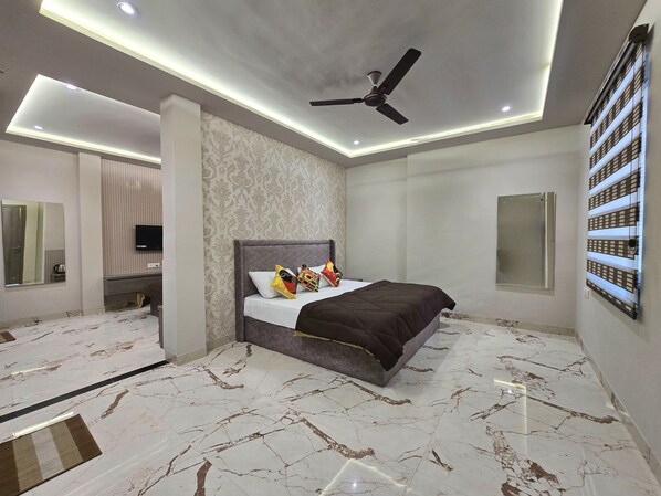 Royal Room, City View | Iron/ironing board, free WiFi - Zipcode Stay (Agra)