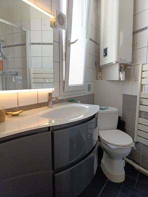 Shower, towels, soap, toilet paper