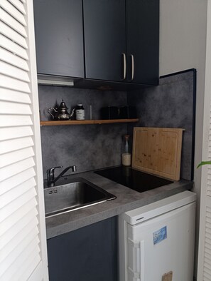 Fridge, oven, stovetop, electric kettle - Cosy modern cocoon at the foot of Montmartre (Paris)