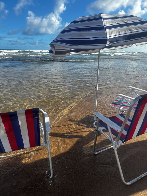 Beach nearby, 3 beach bars