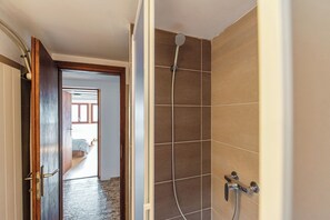 Classic Apartment, Balcony, Mountain View | Bathroom