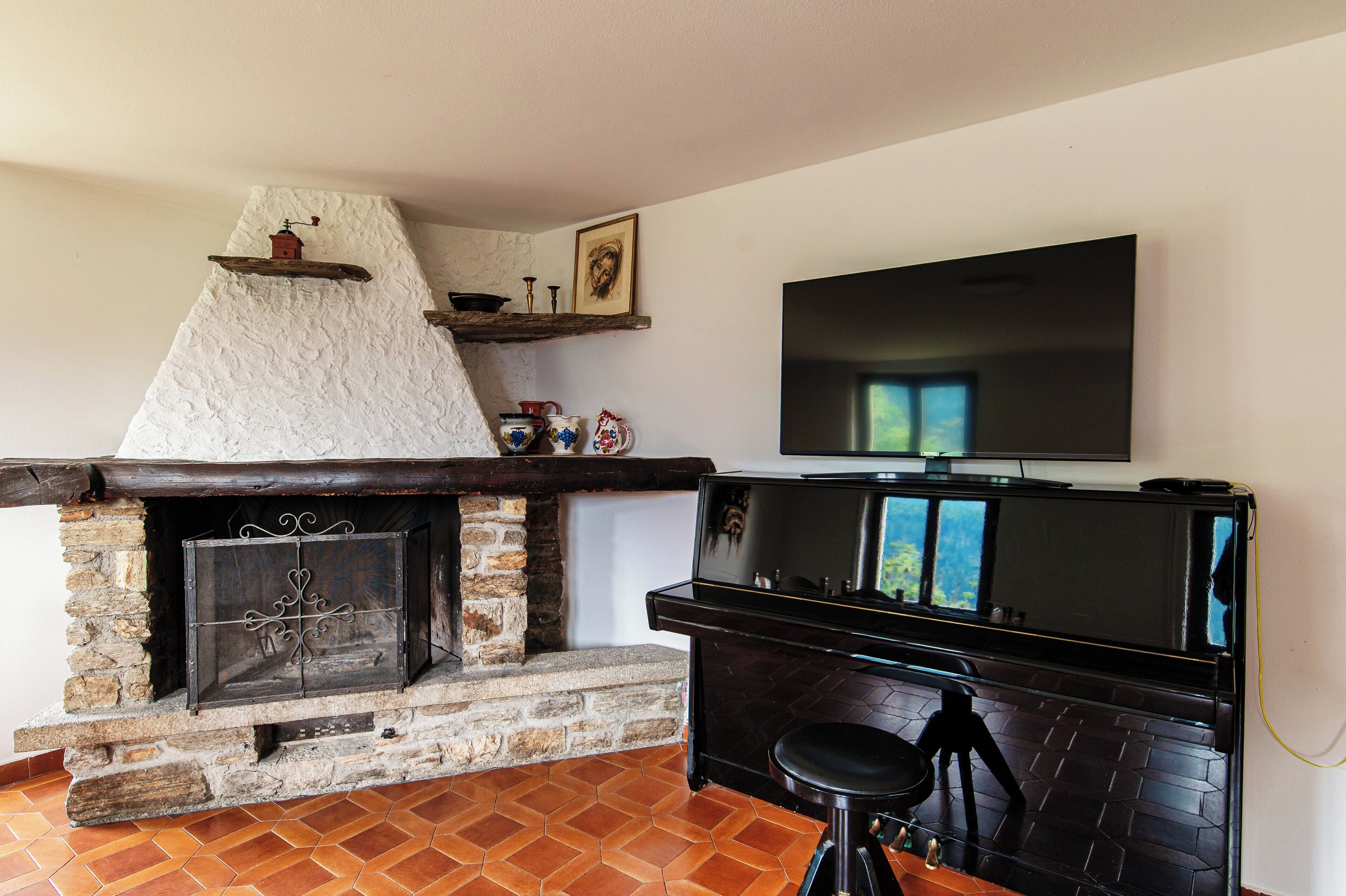 Appartement Classique, balcon, vue montagne | Coin séjour