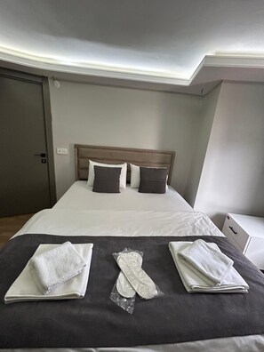 Phòng đôi Tiêu chuẩn, quang cảnh thành phố | Phòng cách âm, bàn ủi/dụng cụ ủi quần áo 