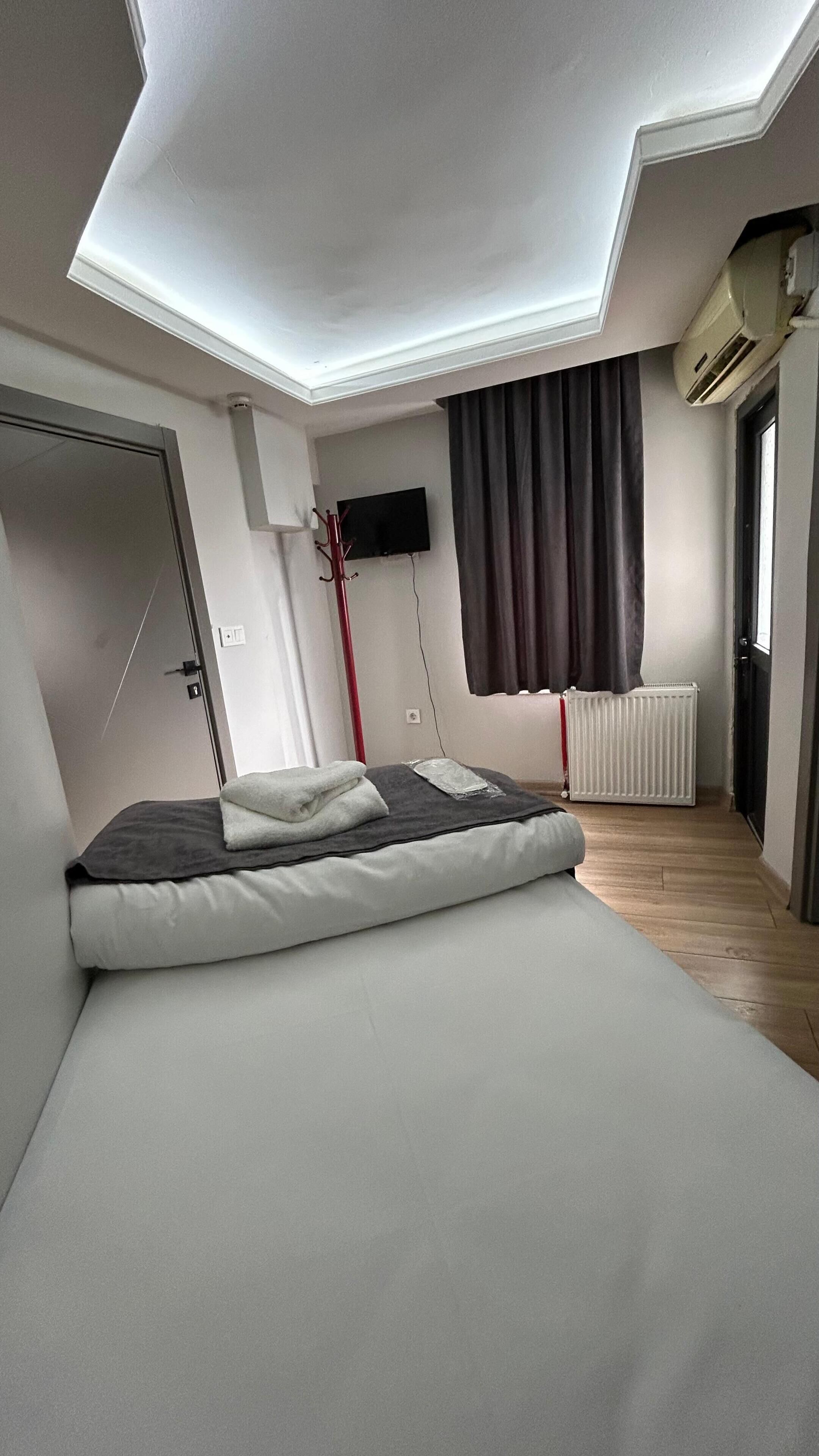 Iron/ironing board, free WiFi