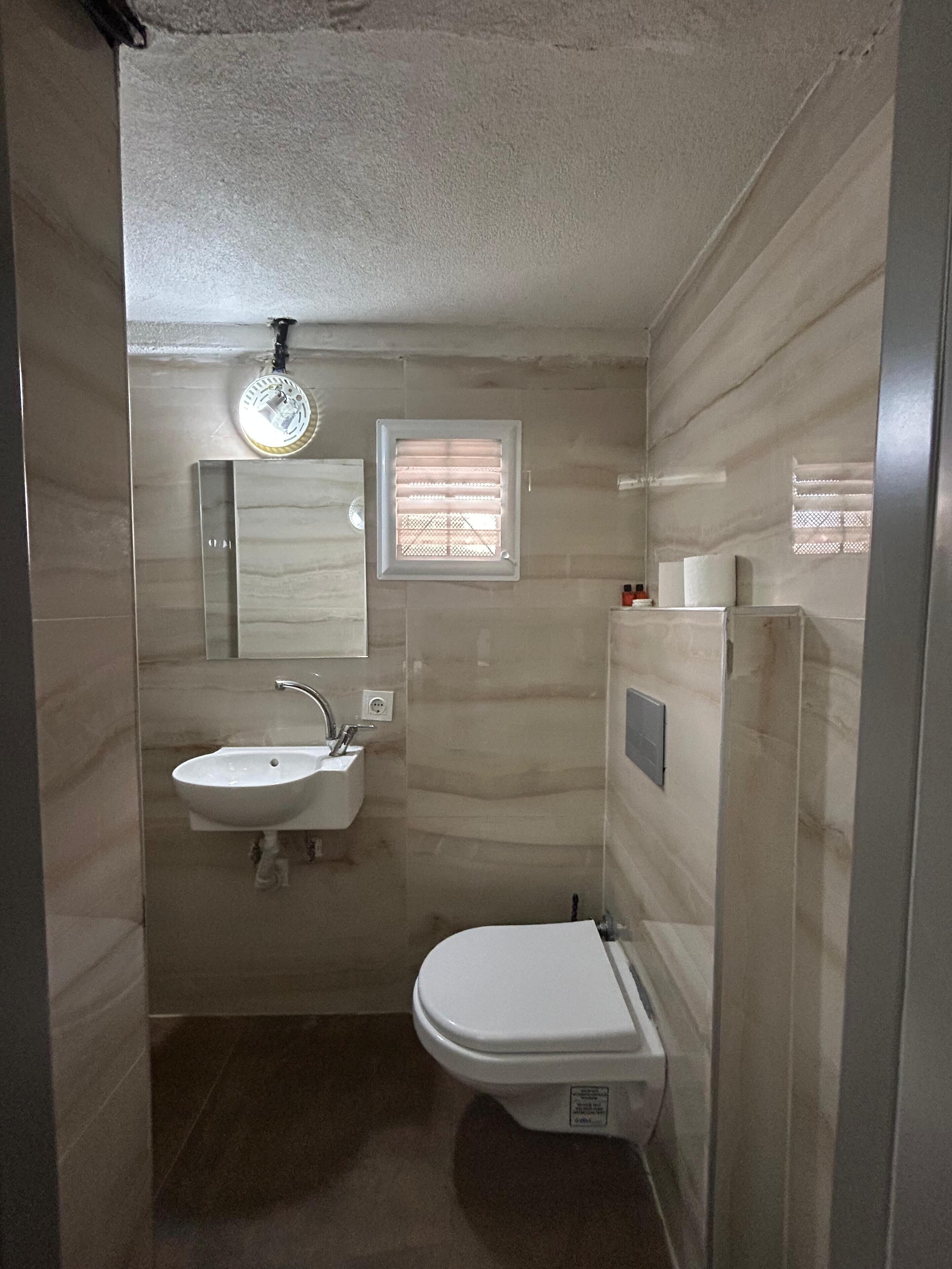 Snyrtivörur án endurgjalds, hárblásari, inniskór, handklæði