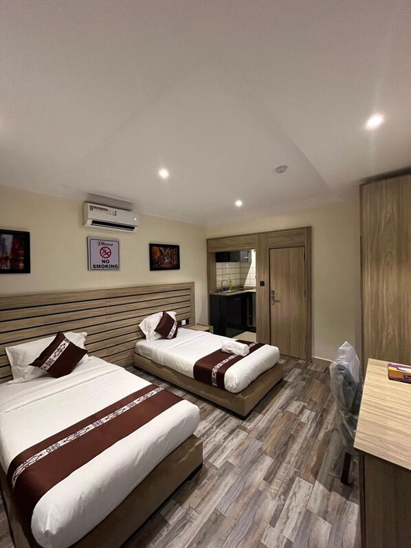 Deluxe Twin Room | Air conditioning