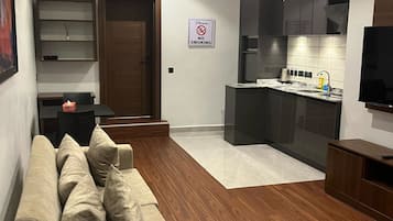 Quarto solteiro luxo | Área de estar