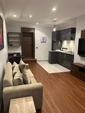 Deluxe Single Room | Living area