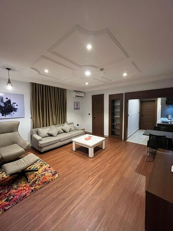 Suite, non-fumeur | Coin séjour