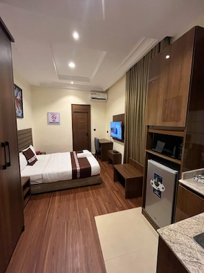 Desk, laptop workspace, free WiFi - Moz One Apartments (Abuja)