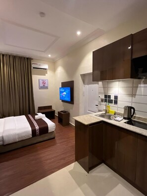 Deluxe Studio | Desk, laptop workspace, free WiFi - Moz One Apartments (Abuja)