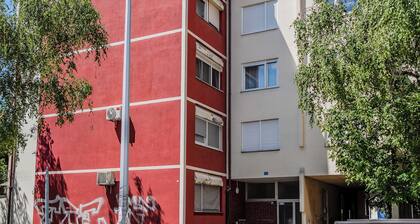The Green Corner Apartment With Balcony