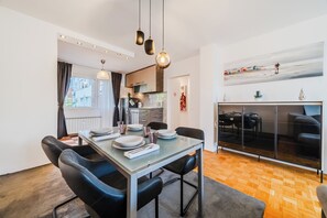 Familienapartment, Mehrere Schlafzimmer (The Green Corner Apartment With) | Speisen