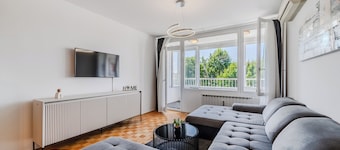 The Green Corner Apartment With Balcony
